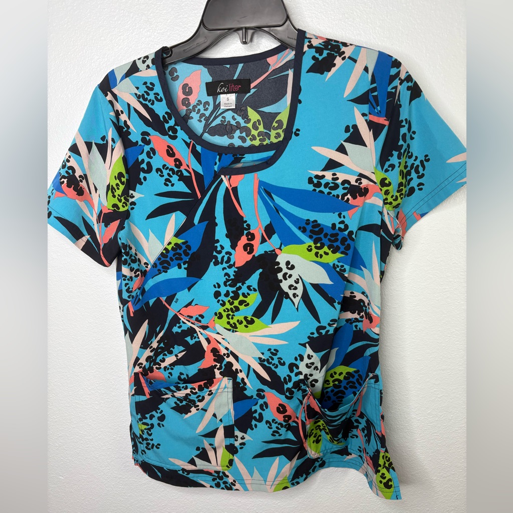 Koi Lite Small Floral Scrub Top